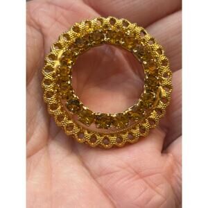 Vintage Unsigned Amber Rhinestone Circle Brooch 1.75 Inch Gold Tone